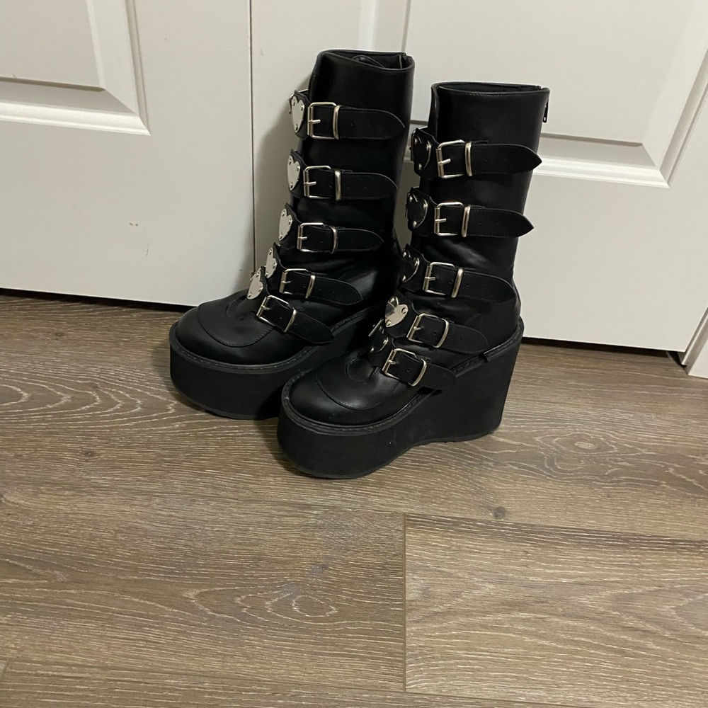 Demonia swing 230 Black Platform Heart-Buckle Knee Boot - Picture 2 of 3